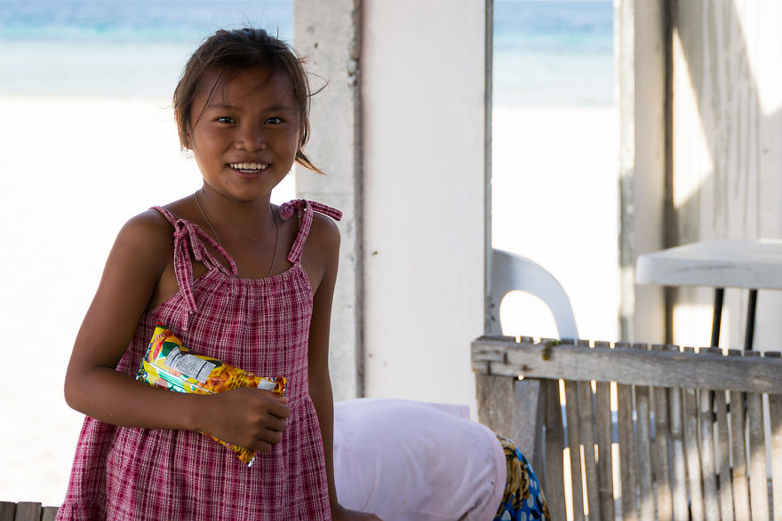 I Am Going Around The Philippines To Capture The Smiles Of The Children