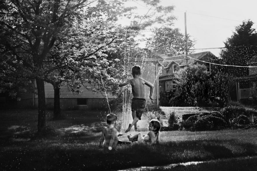 I Create Black & White Images Showing The Best Childhood Memories Are Made Without Technology