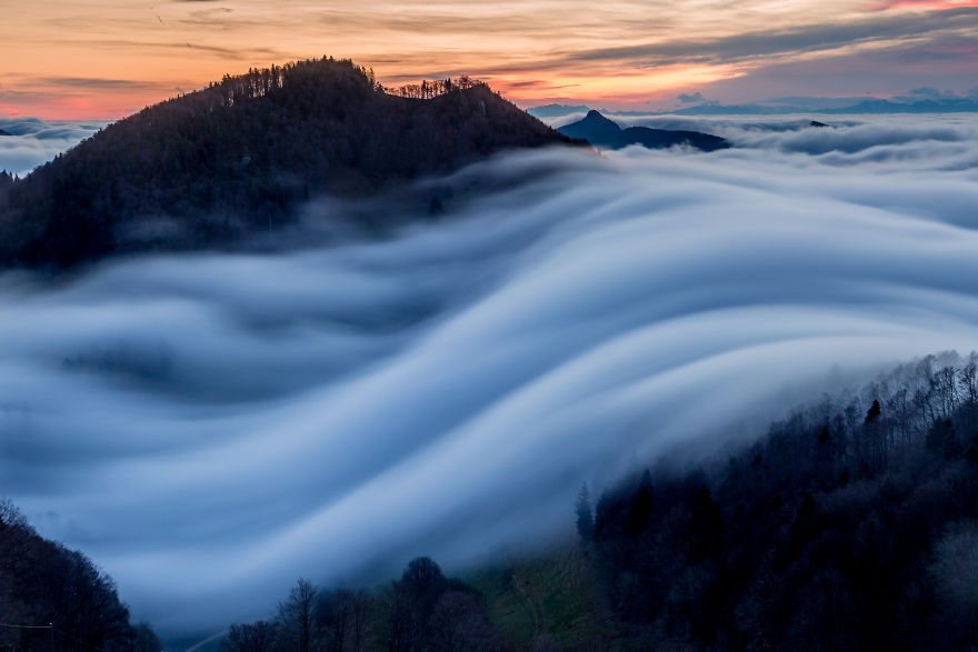 I Photographed The Waves Of Fog