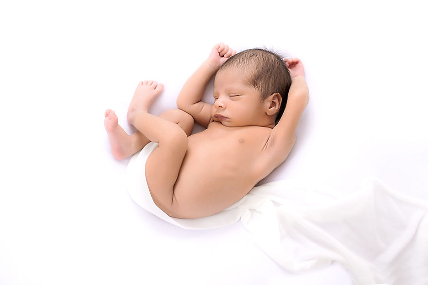 Newborns And Babies, Why I Love Capturing Them In A Pure And Simple Way