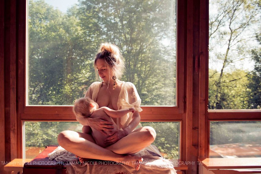 Photographer Shares Nursing Photos To Support The World Breastfeeding Week 2016