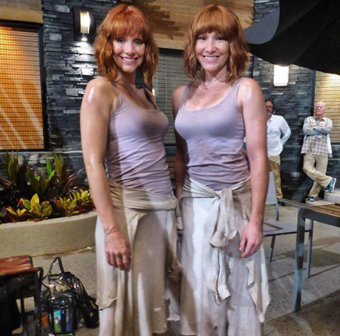 Bryce Dallas Howard And Stunt Double Whitney Coleman On The Set Of Jurassic World
