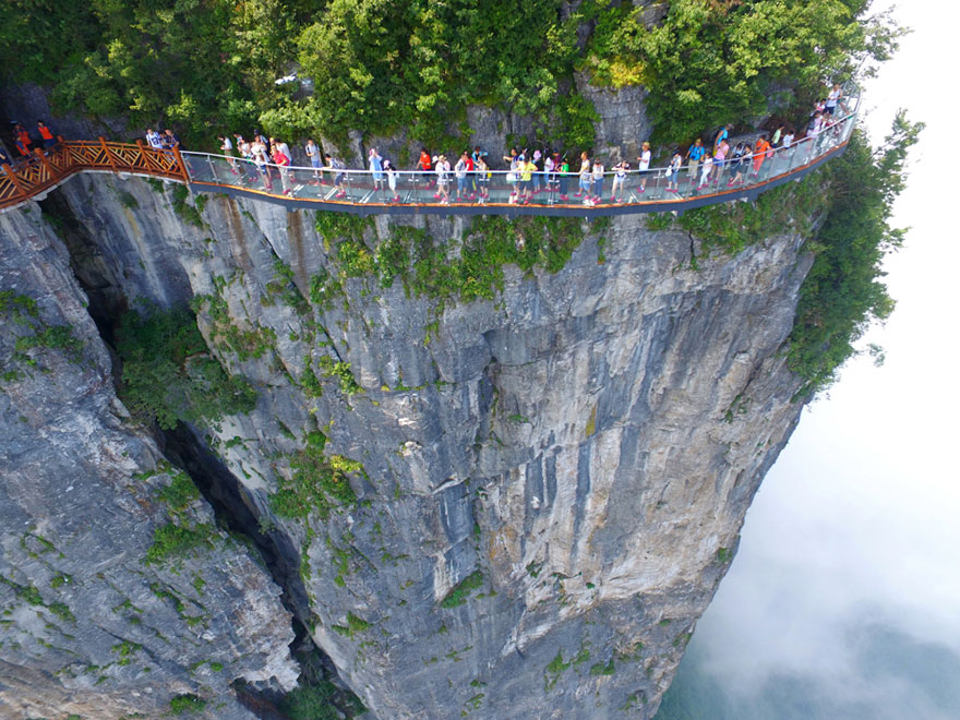 Terrifying 4,600ft Glass Walkway Opens In China, And Just Looking At The Pics Will Give You Vertigo