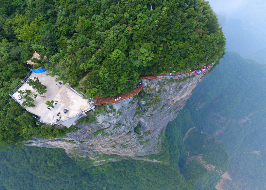 glass-bridge-zhangjiajie-national-forest-park-tianmen-mountain-hunan-china-13