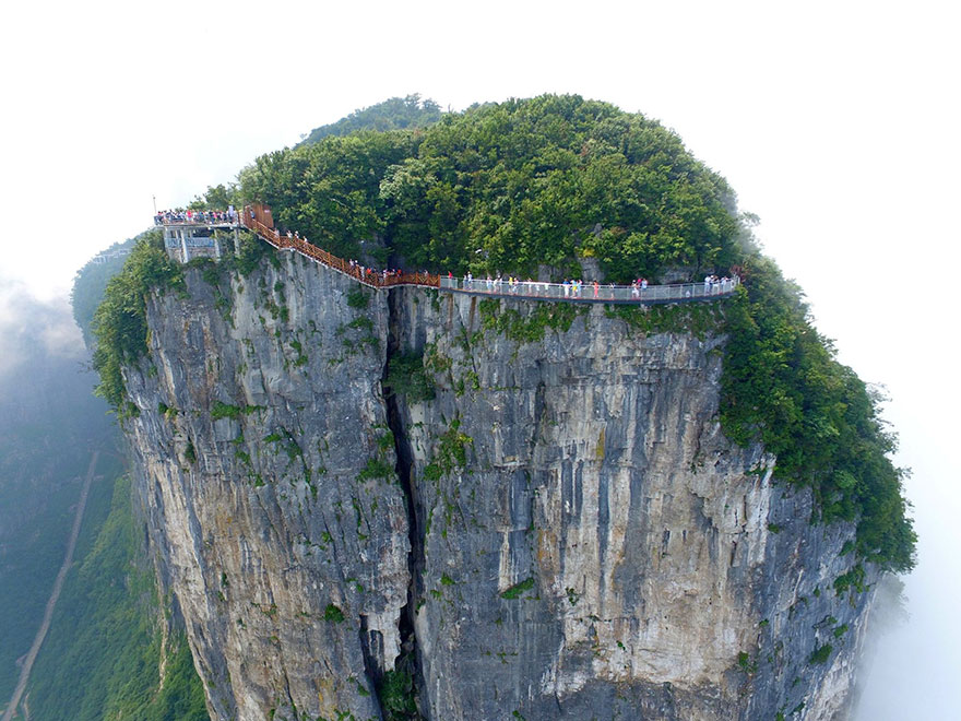 glass-bridge-zhangjiajie-national-forest-park-tianmen-mountain-hunan-china-2