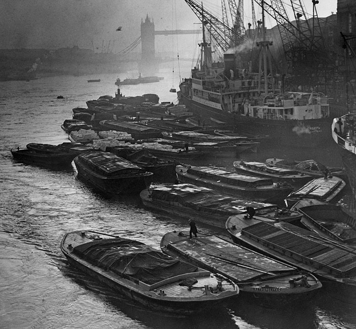 Barges Crowd Together At Hay's Wharf In Southwark, London, 26th October 1938
