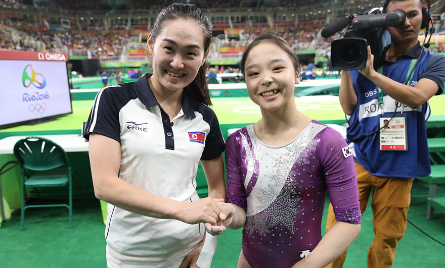 North And South Korean Olympic Gymnasts Just Took A Selfie Together And The Internet Is Going Crazy