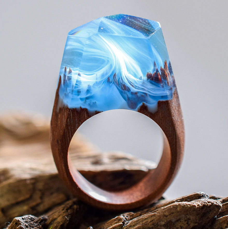 Miniature Worlds Inside Resin Jewelry Capture The Beauty Of Nature