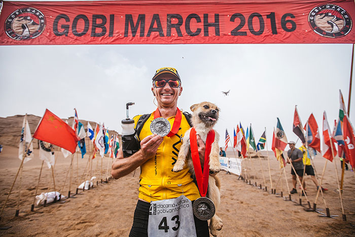 stray-dog-reunited-runner-gobi-dion-leonard-china-2