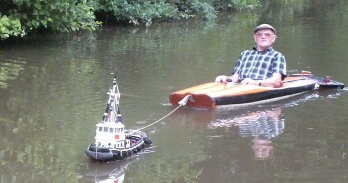tiny-tug-boat-remote-controlled-mick-carroll-fb__700-png.jpg