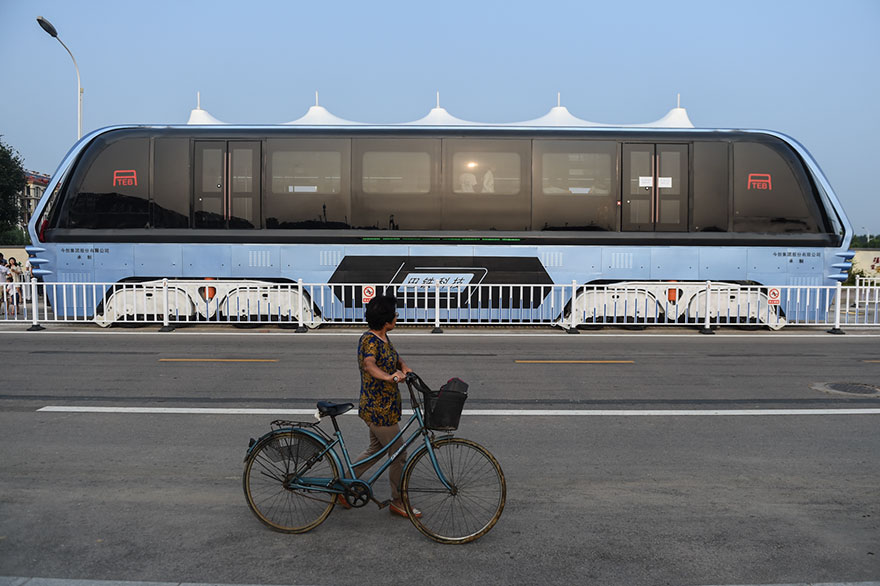 transit-elevated-bus-first-test-ride-qinhuangdao-china-4