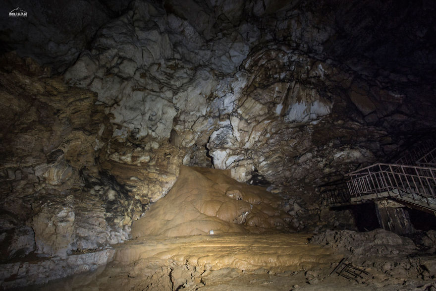 Satsurblia Cave