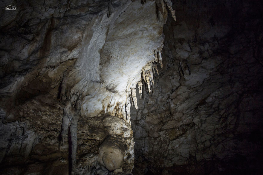 Satsurblia Cave
