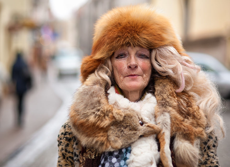 This 80-Year-Old Street Beggar Is A Local Celebrity And A True Style Icon