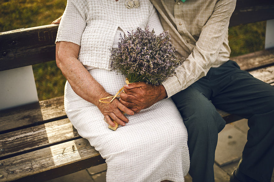 I Photographed An Elderly Couple Getting Married After Spending 55 Years Together