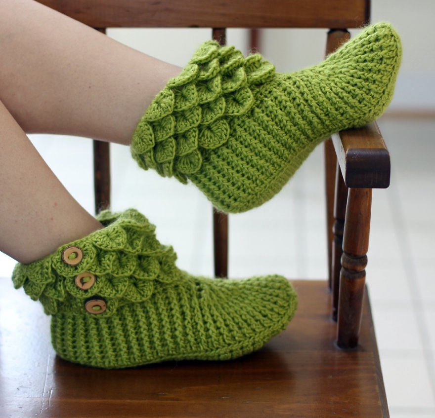 Dragon Slippers With Crochet Scales To Keep Your Toes Warm Because Winter Is Coming