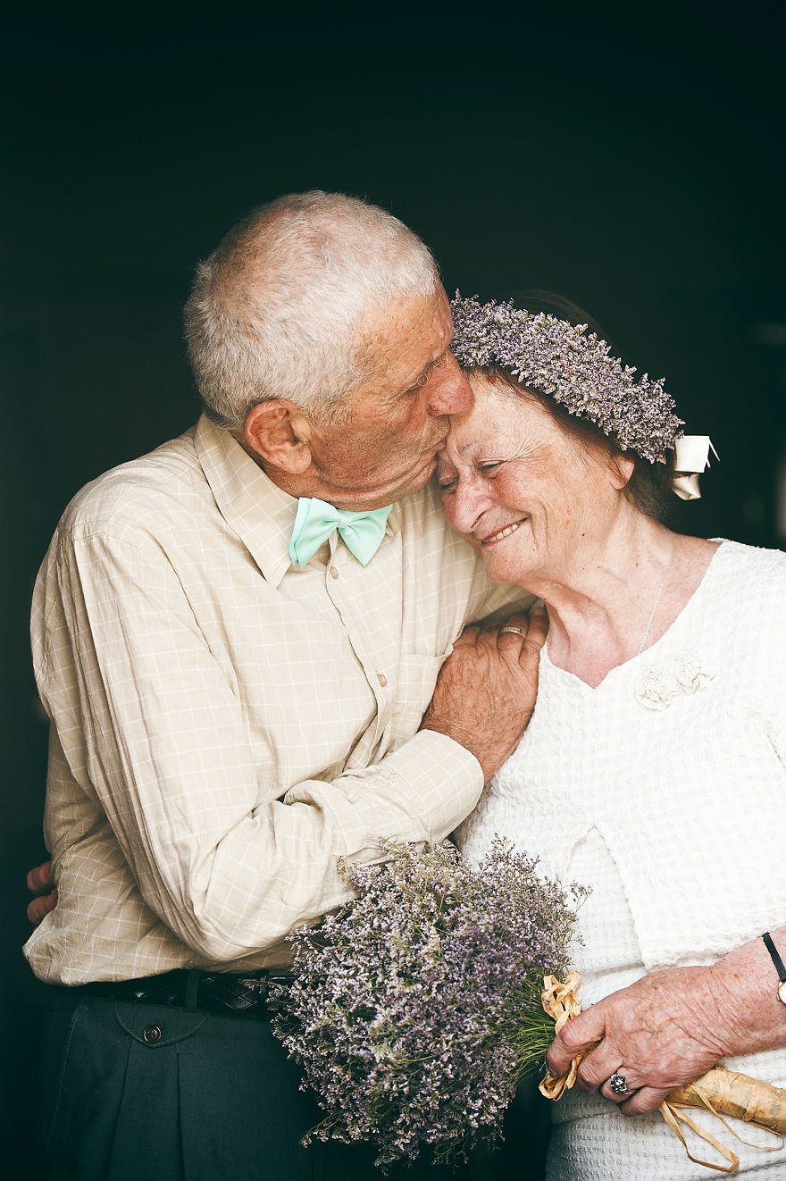 I Photographed An Elderly Couple Getting Married After Spending 55 Years Together