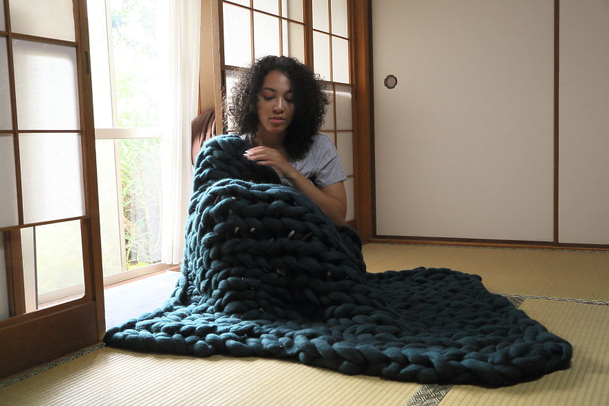 Stay Cosy This Winter Under These Super Soft Giant-Knit Blankets