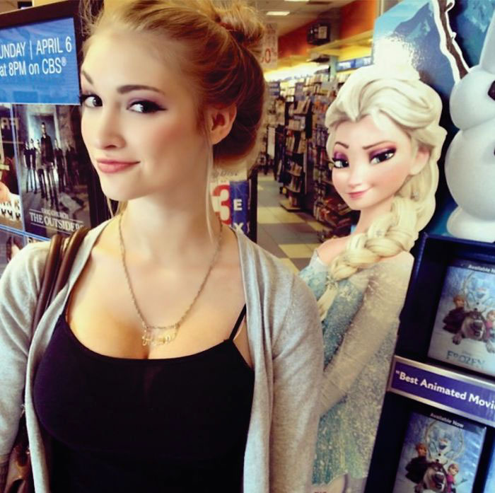 This Girl Looks Like Elsa From Frozen