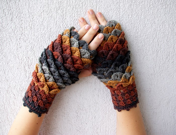 These Dragon Gloves With Crochet Scales Will Protect You When Winter Comes