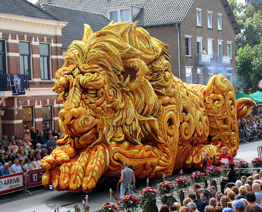 10 Giant Flower Sculptures Made From Dahlias At World’s Largest Flower Parade In The Netherlands