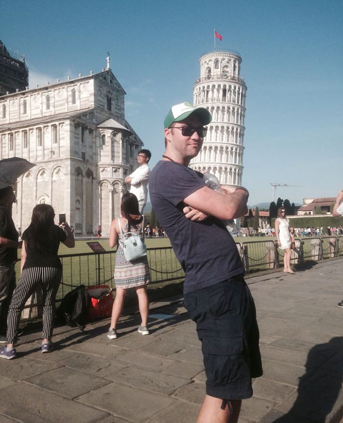 funny-tourists-leaning-tower-of-pisa-7