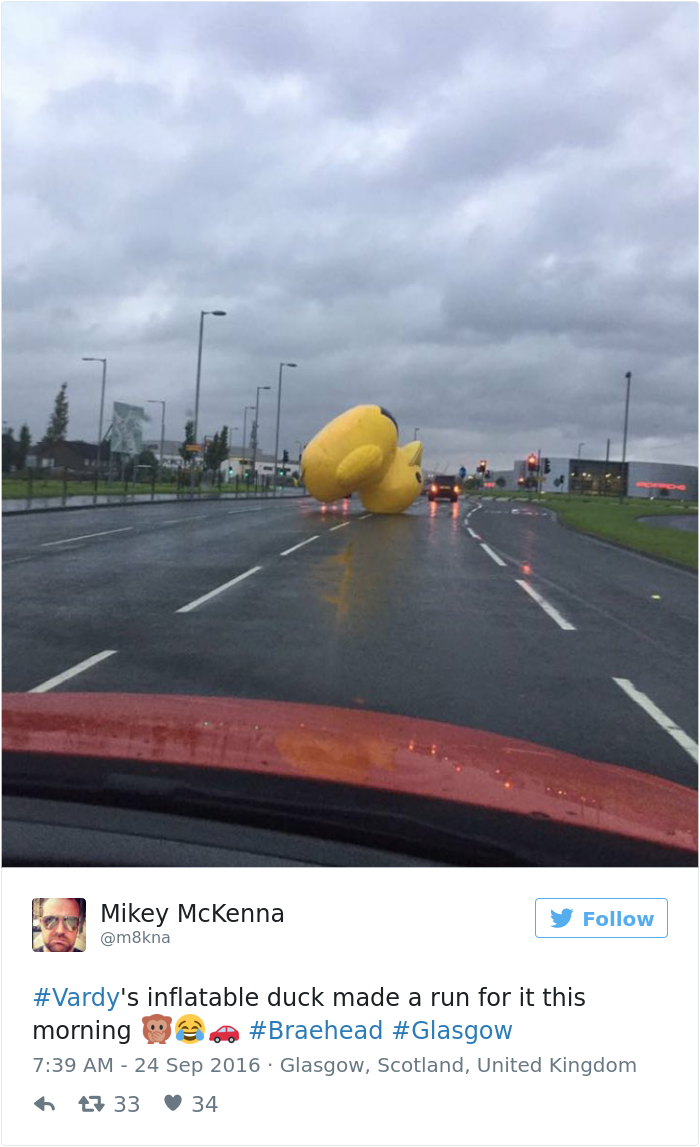 giant-inflatable-duck-motorway-peter-vardy-glasgow-2