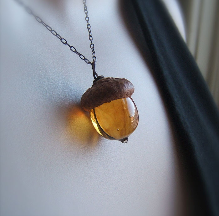These Glass Acorn Pendants Made With Real Acorn Caps Are The Perfect Autumn Accessory