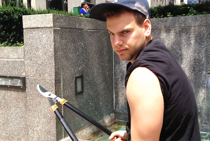This Guy Is Cutting Tourists' Selfie Sticks In Half, And People Can't Decide If He's A Hero Or Villain