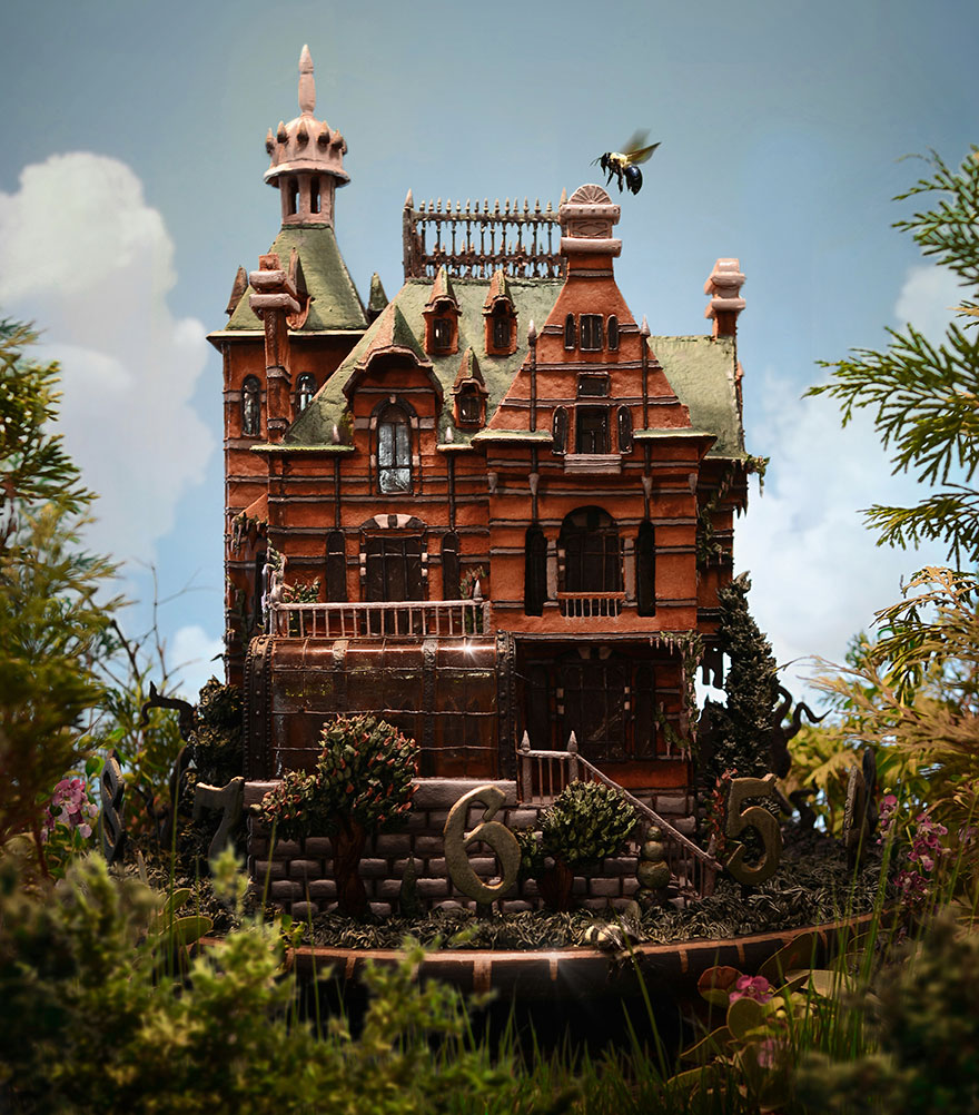Artist Creates Edible Gingerbread House Replica From The Newest Tim Burton's Movie