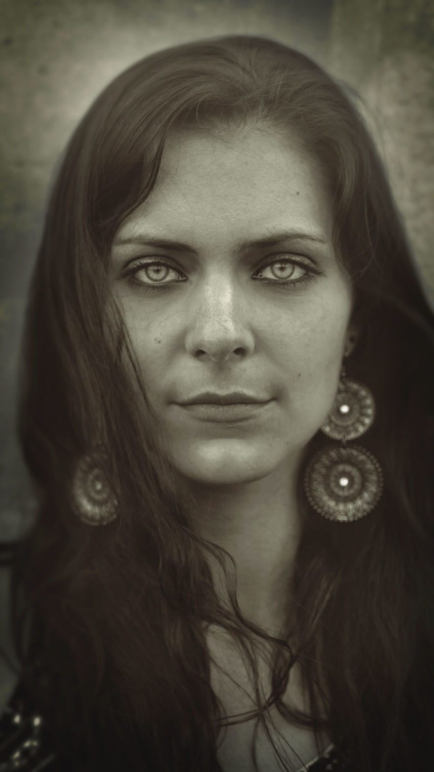 I Use Old Lenses And Photoshop To Create Portraits That Looks Like They Are From 1880