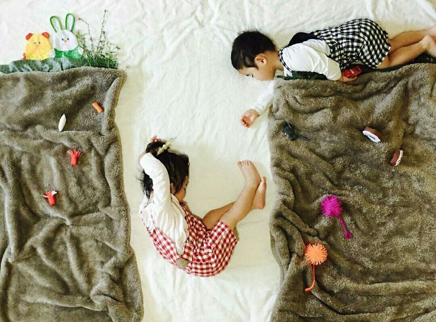 Japanese Mom Took Picture Of Her Twins When They Are Sleeping