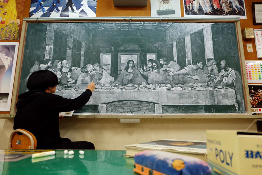 Japanese Teacher Surprised His Students With His Incredible Technique Of Drawing On Blackboards