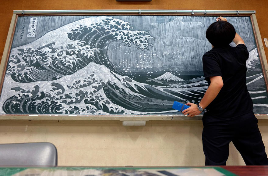 Japanese Teacher Surprised His Students With His Incredible Technique Of Drawing On Blackboards