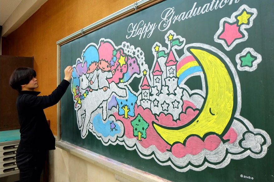 Japanese Teacher Surprised His Students With His Incredible Technique Of Drawing On Blackboards