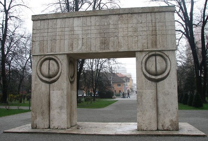 Vulva Gate (The Kissing Gate by Constantin Brancusi)