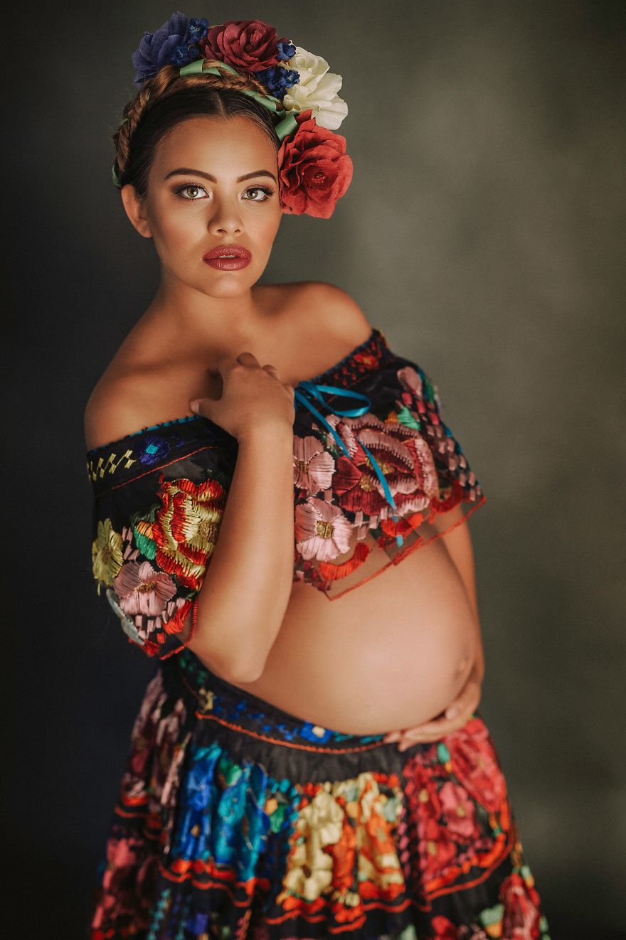 Maternity Pictures Inspired By Authenticity And Culture Of Mexican Folklore