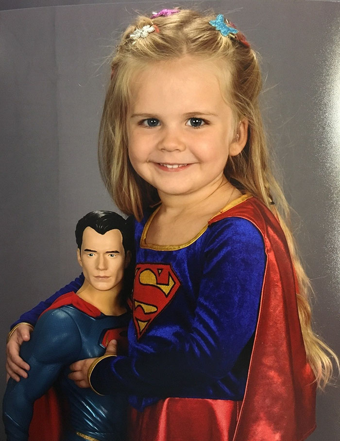 3-Year-Old Chooses Her Own Outfit For School Photos, Becomes Internet's Hero