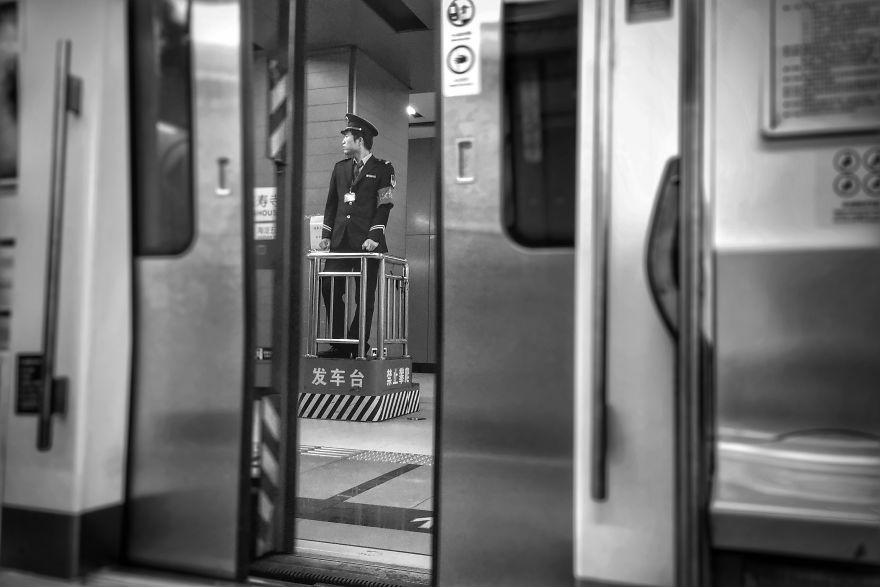 I Shoot The Daily Scenes On The Beijing Subway