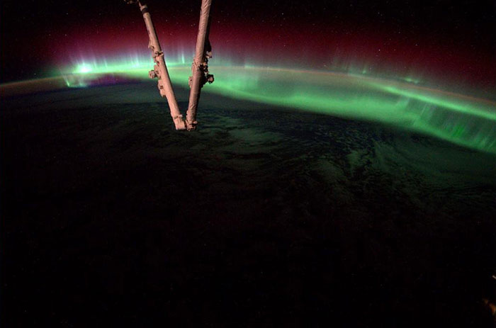Astronaut’s Tweets From Space Show That It’s The Best Job In The World (119 Pics)
