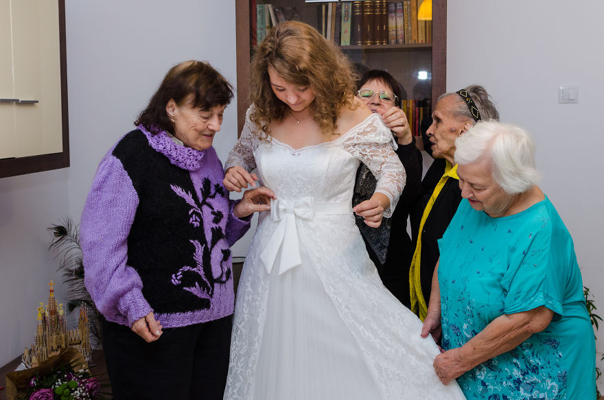Bride Invites Lonely Grannies To Be Her Bridesmaids