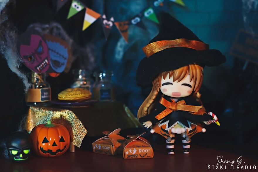 Cute Halloween-Themed Photoshoot Of Toys