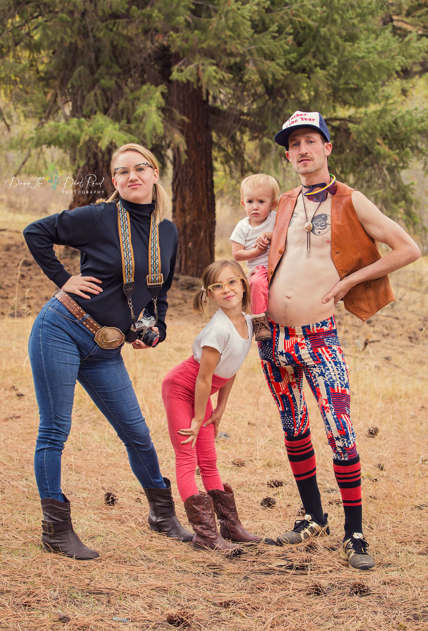 More Awkward Family Photos? Yes, Please!
