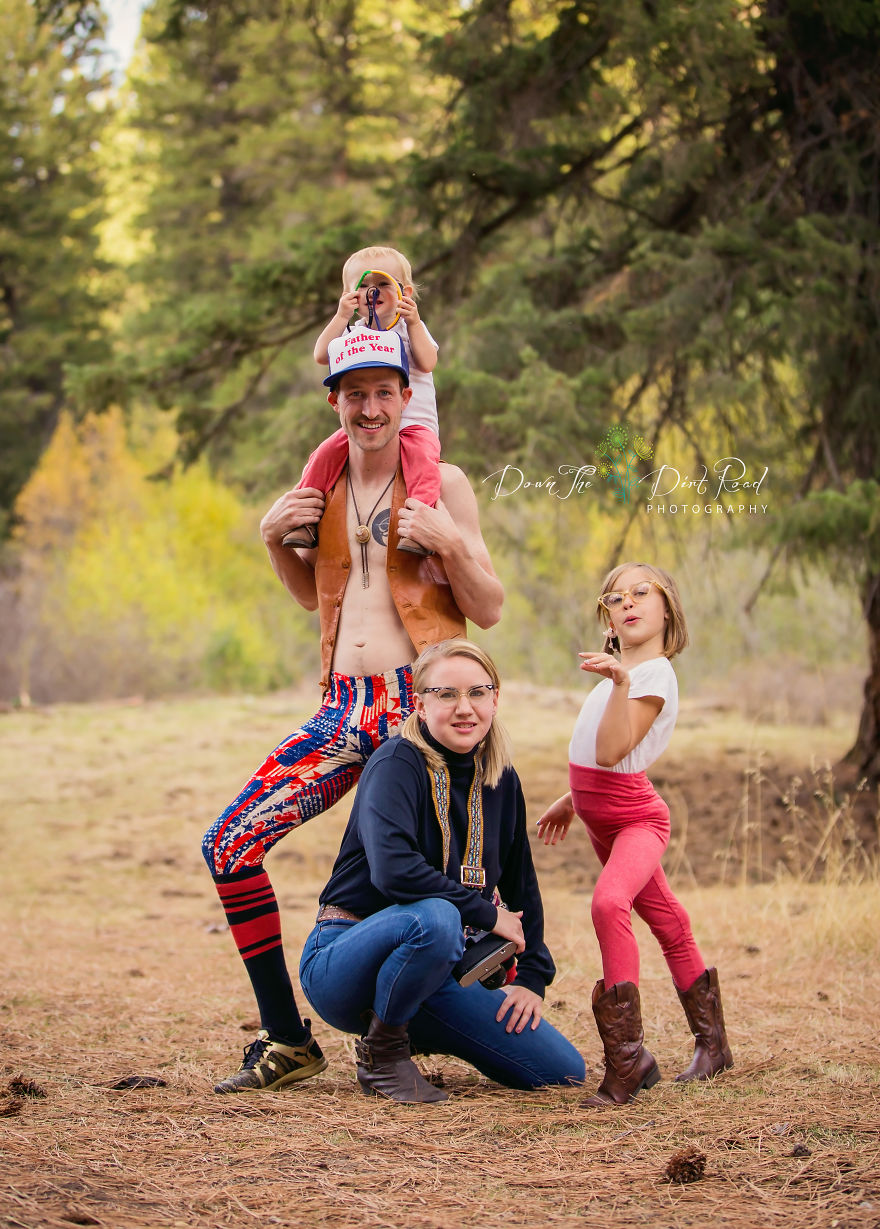 More Awkward Family Photos? Yes, Please!