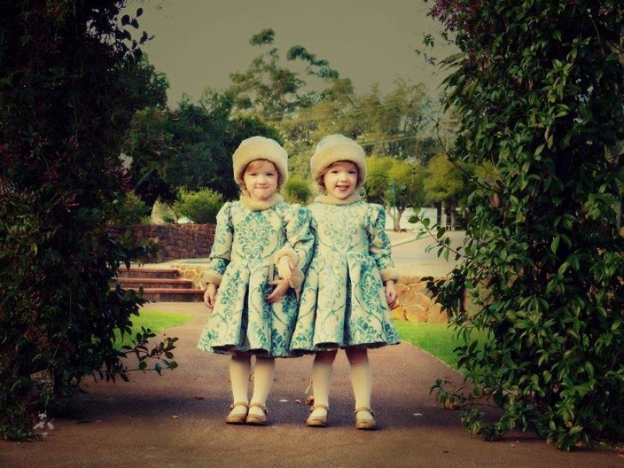 I Capture The Bond Between Identical Twins Through Photography