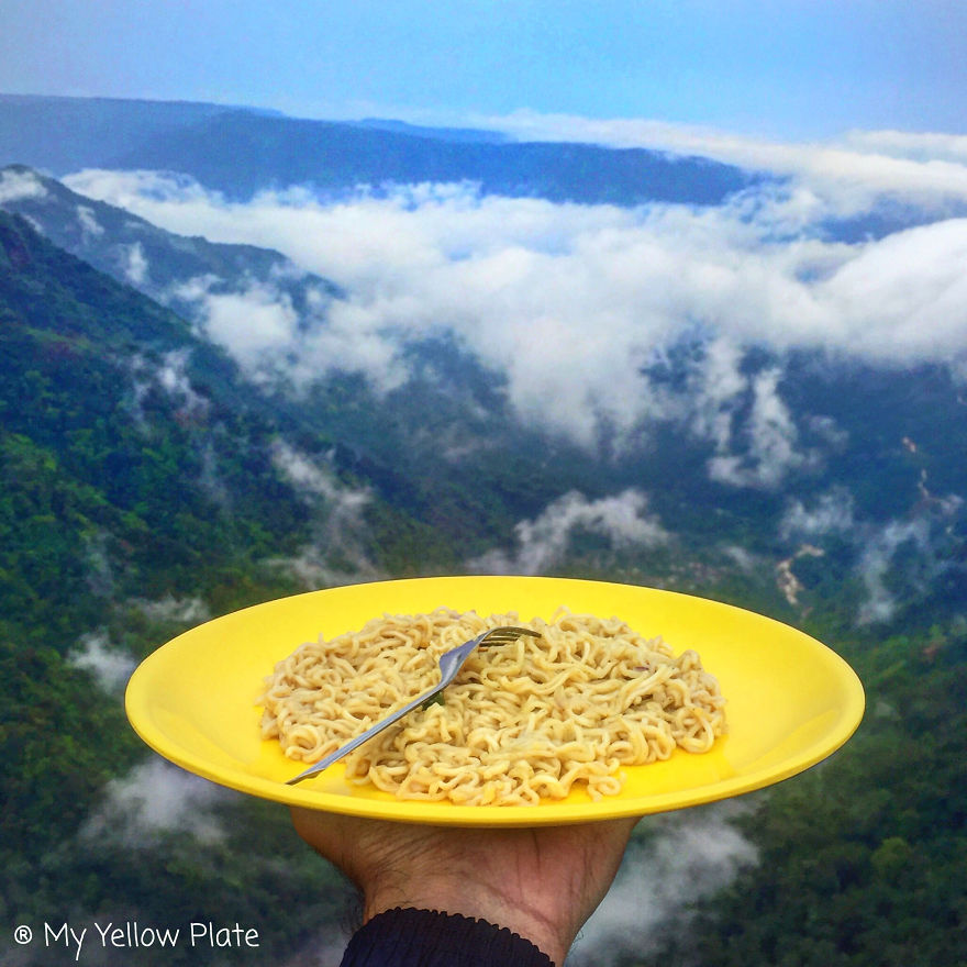 This Guy And His Yellow Plate Travelled All Over India On An Exciting Food Trail