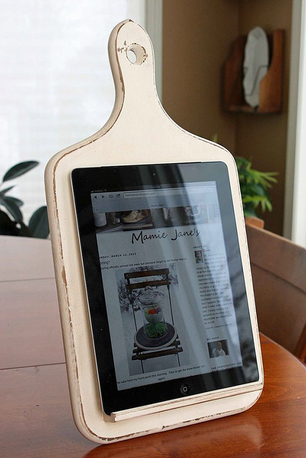 You Can Use A Cutting Board To Make A Kitchen Tablet Holder