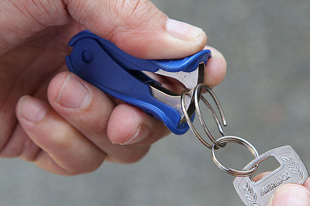 Use A Staple Remover To Add New Keys To A Key Ring Much Easier