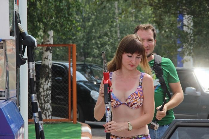 Russian Gas Station That Gives Free Gas To Women In Bikinis :)