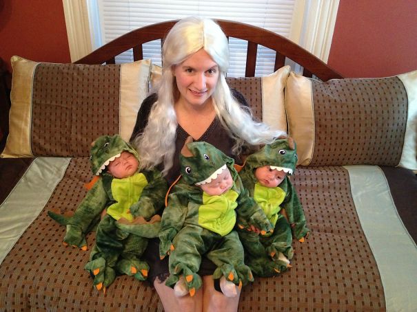 Best Costume If You Have Triplets - Daenerys Targaryan, Mother Of Dragons With Her Three Dragons